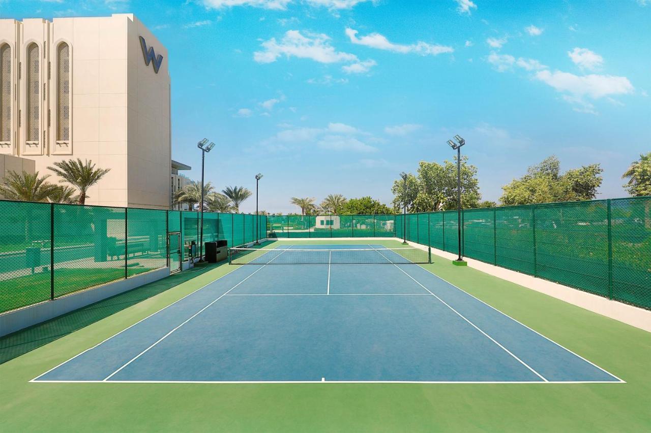 فندق دبليو مسقط المظهر الخارجي الصورة Tennis court at the Westin Dubai