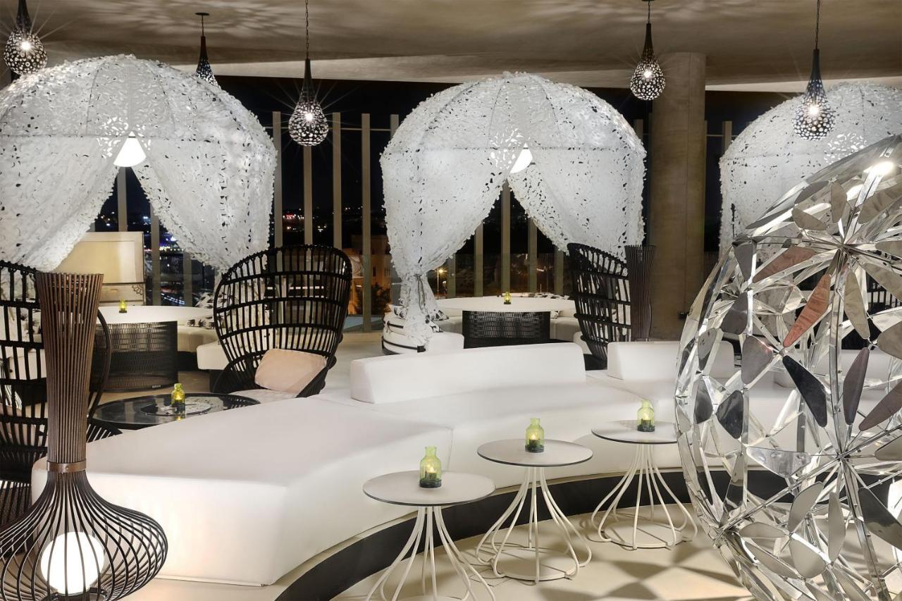 فندق دبليو مسقط المظهر الخارجي الصورة The lobby of the hotel