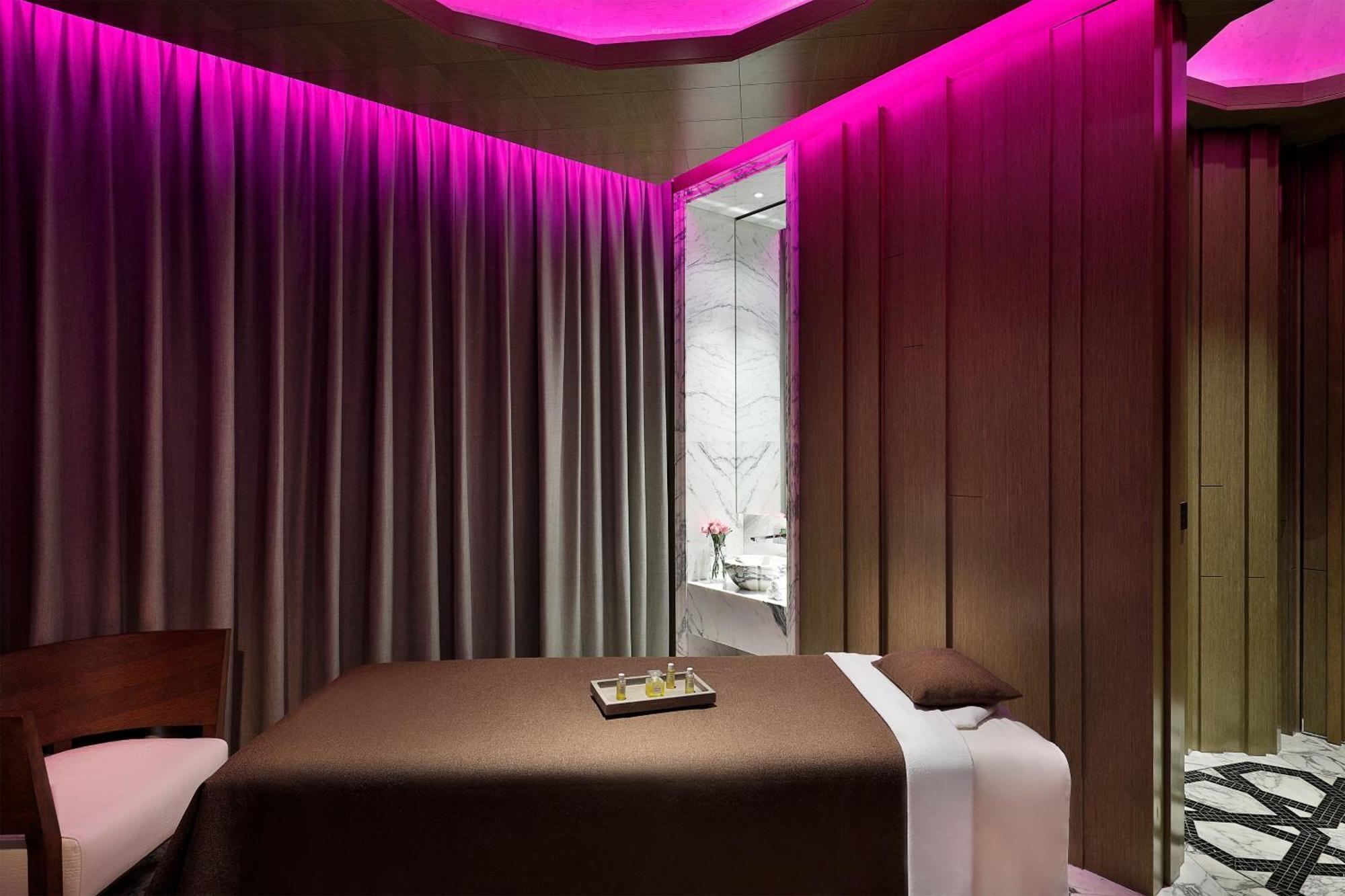 فندق دبليو مسقط المظهر الخارجي الصورة A treatment room at the spa