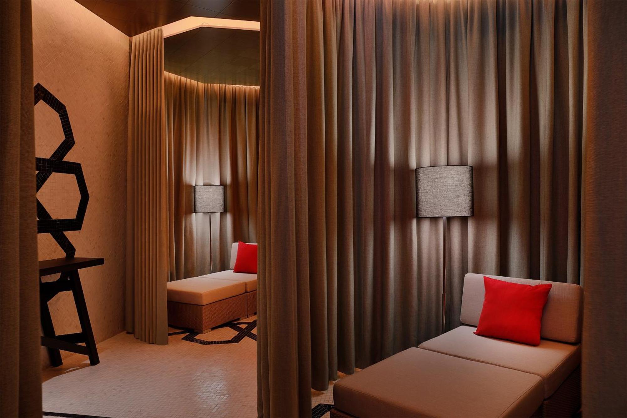 فندق دبليو مسقط المظهر الخارجي الصورة A treatment room at the spa