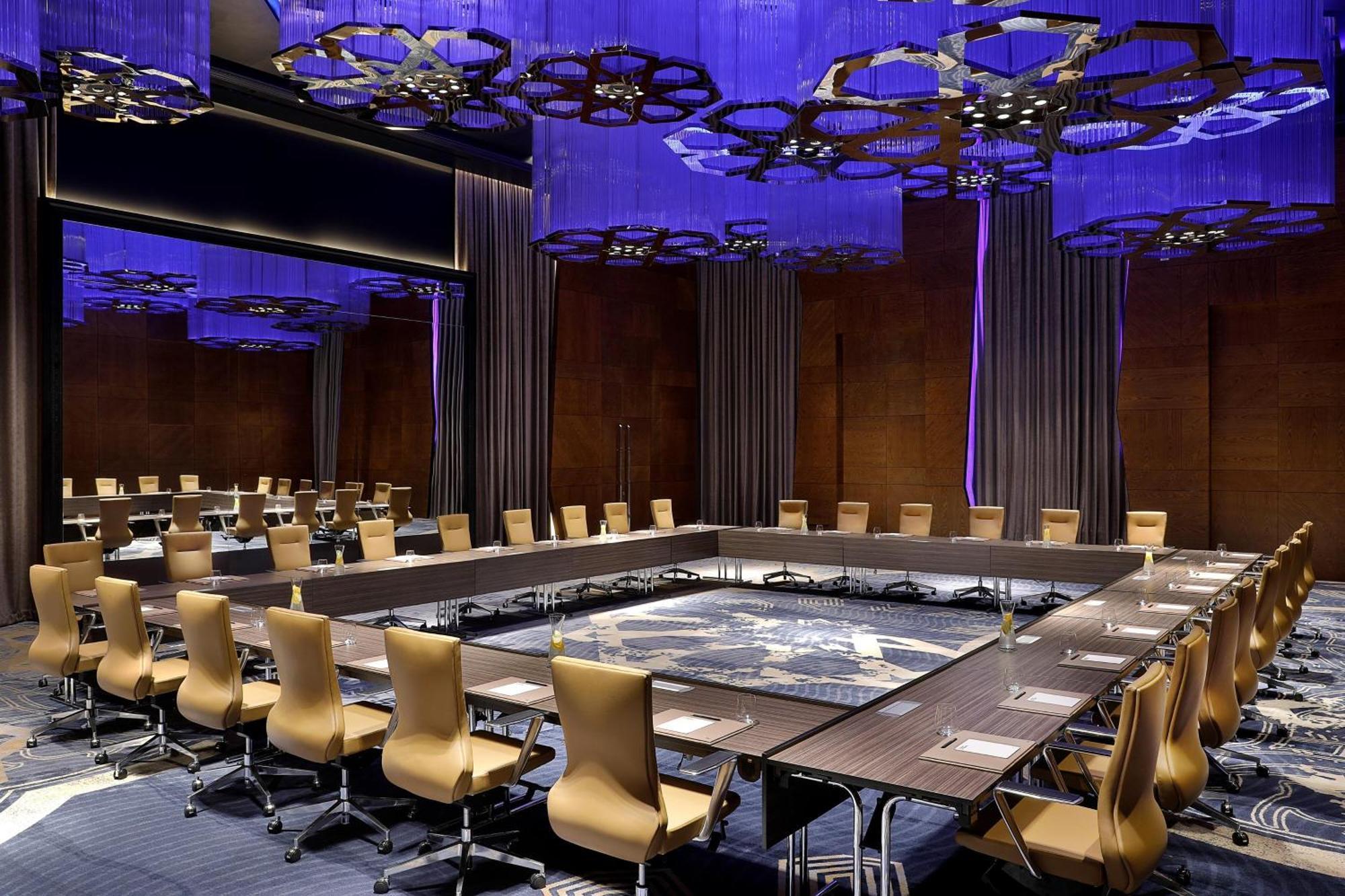 فندق دبليو مسقط المظهر الخارجي الصورة The meeting room of the European Council