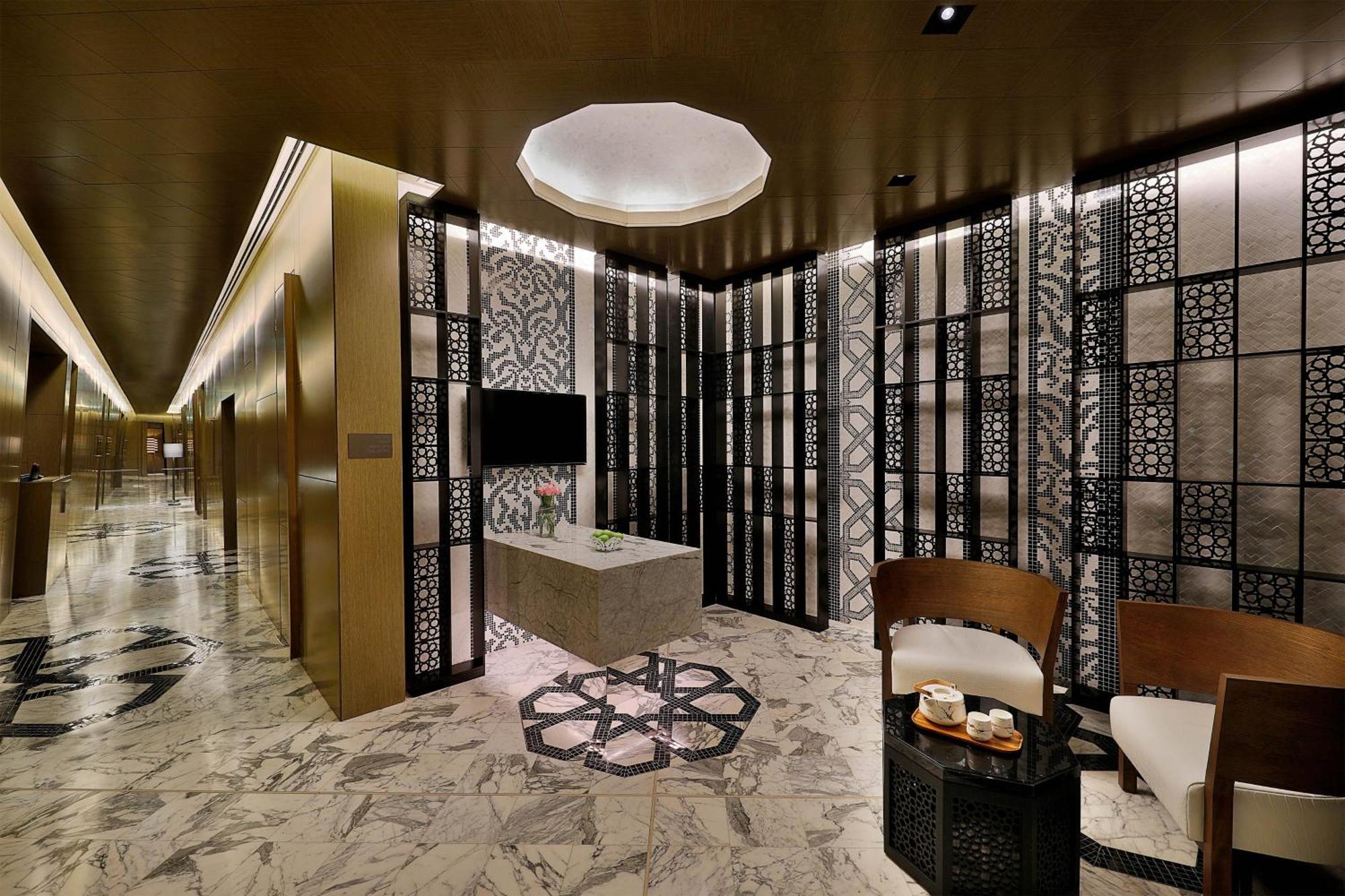 فندق دبليو مسقط المظهر الخارجي الصورة The lobby of the hotel